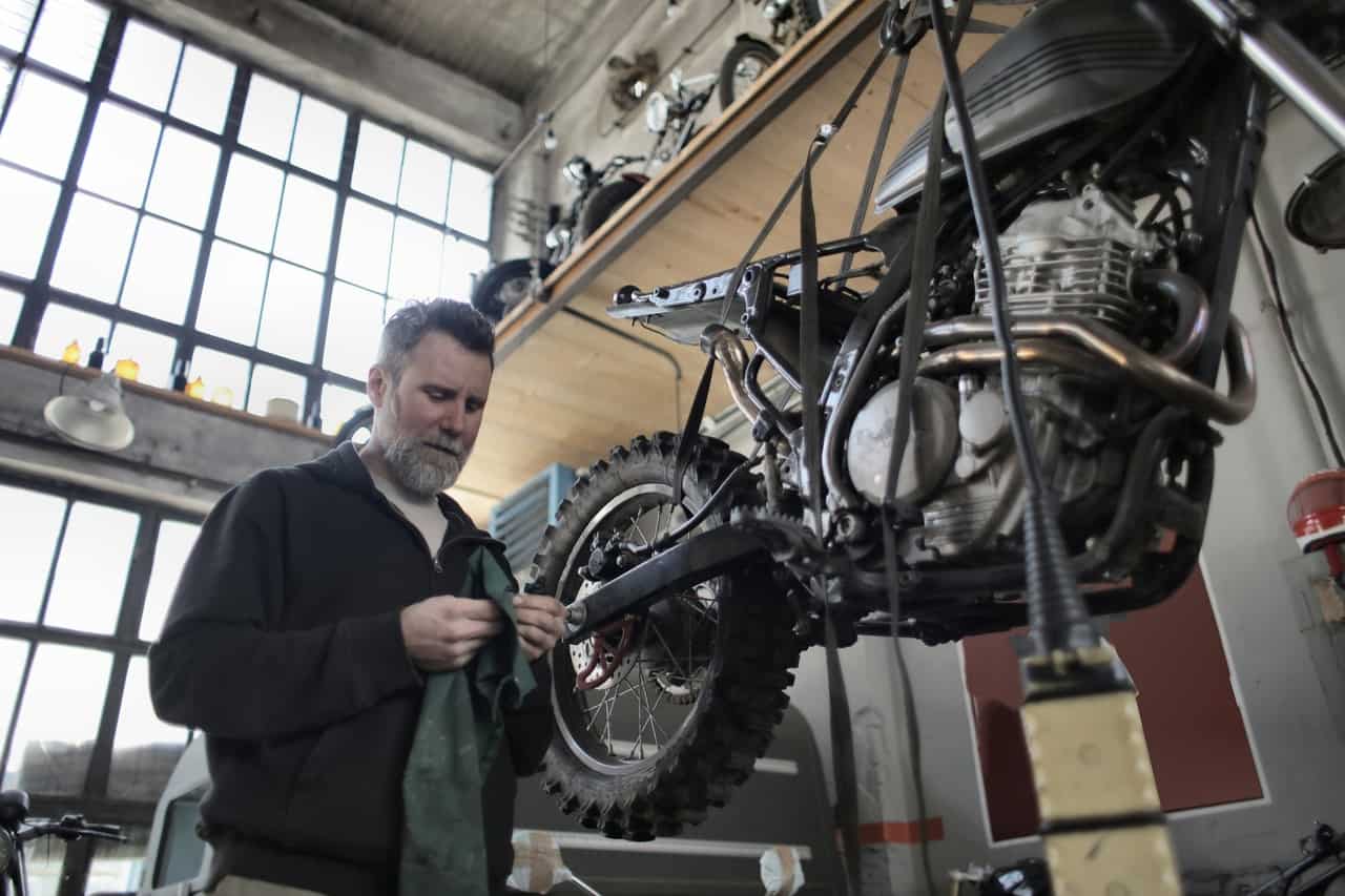 How to change a motorcycle tire | How to maintain that tire!